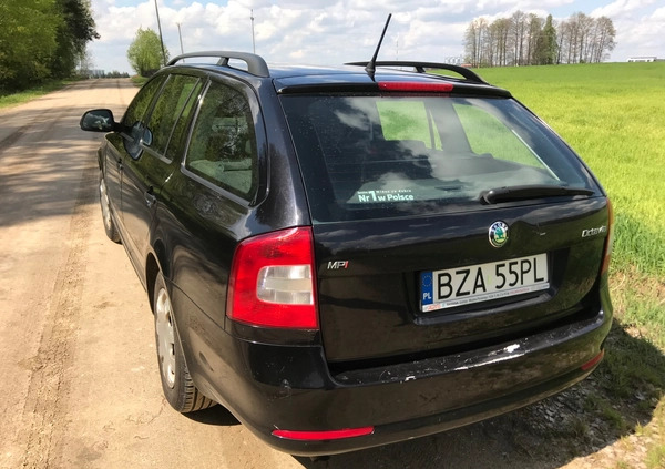 Skoda Octavia cena 15500 przebieg: 401000, rok produkcji 2013 z Zambrów małe 56